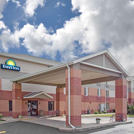 Days Inn By Wyndham Madison Ne/Windsor Extérieur photo