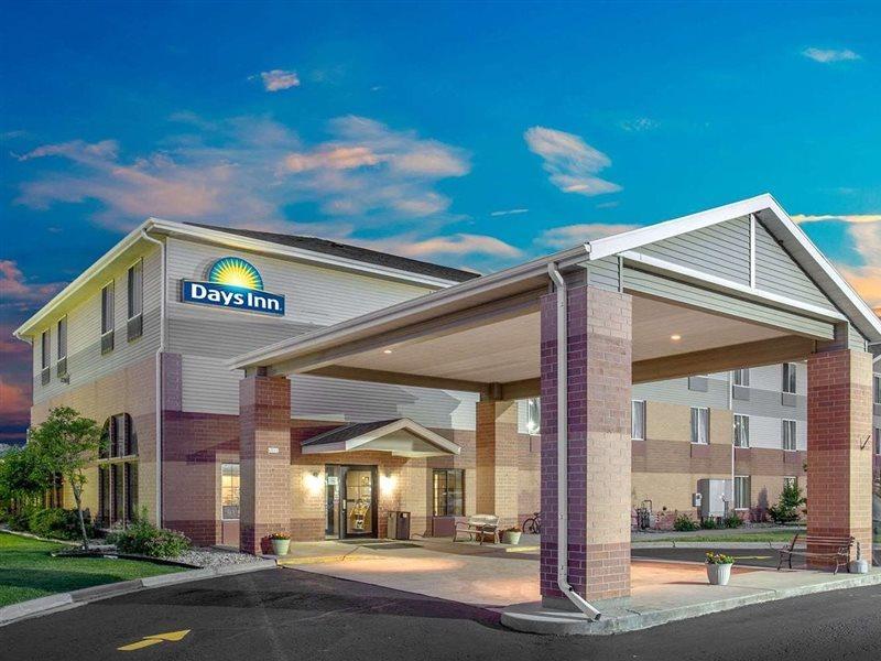 Days Inn By Wyndham Madison Ne/Windsor Extérieur photo