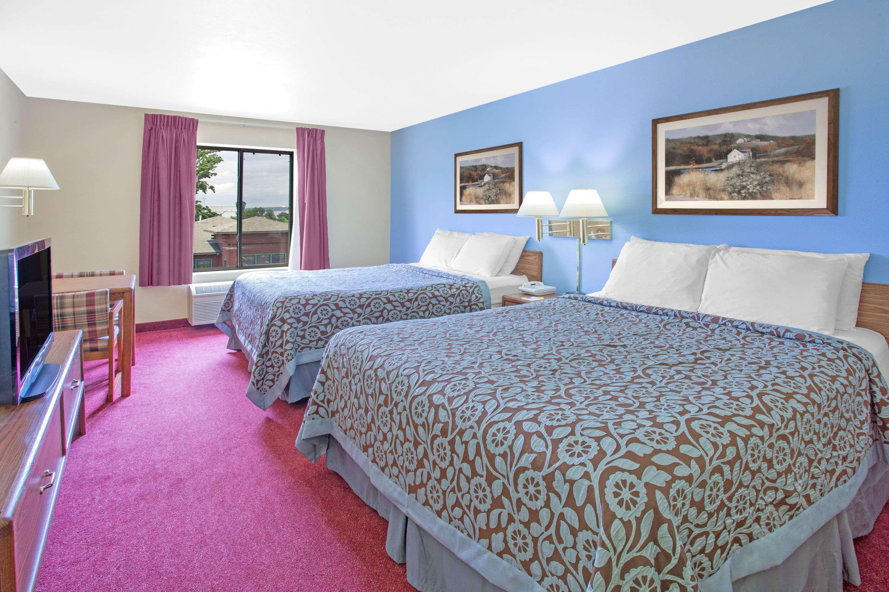 Days Inn By Wyndham Madison Ne/Windsor Extérieur photo