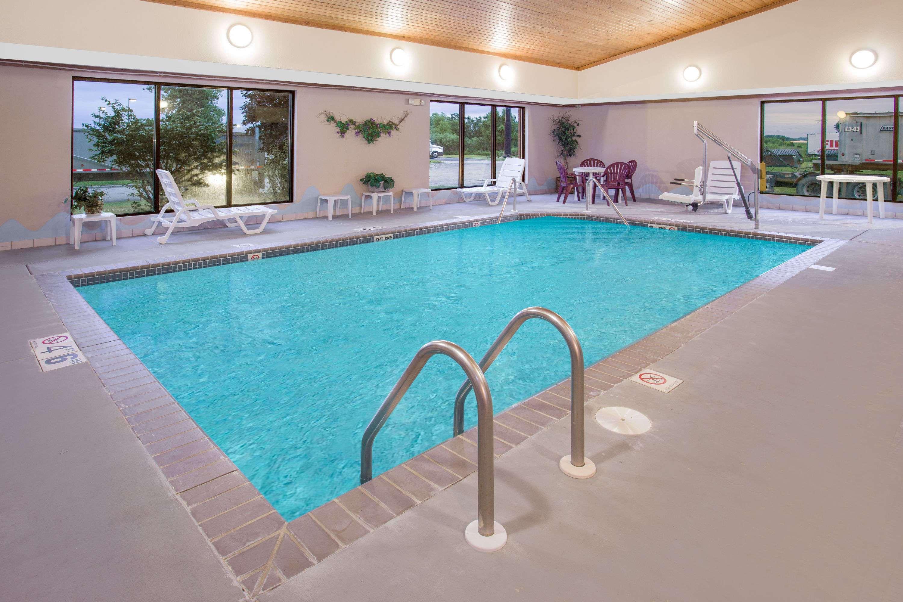 Days Inn By Wyndham Madison Ne/Windsor Extérieur photo